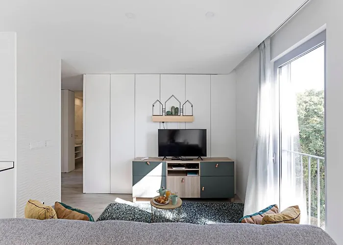 Stylish Flat W/ Gym & Parking By Lovelystay OOporto