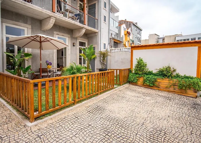 Paraiso Garden Suite--- Spacious & Downtown Porto