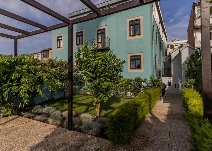 Lovelystay - Downtown Studio With Pool, Ac And Balcony Porto
