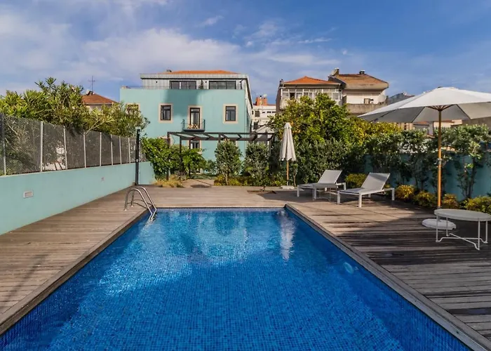 Lovelystay - Downtown Studio With Pool, Ac And Balcony Porto