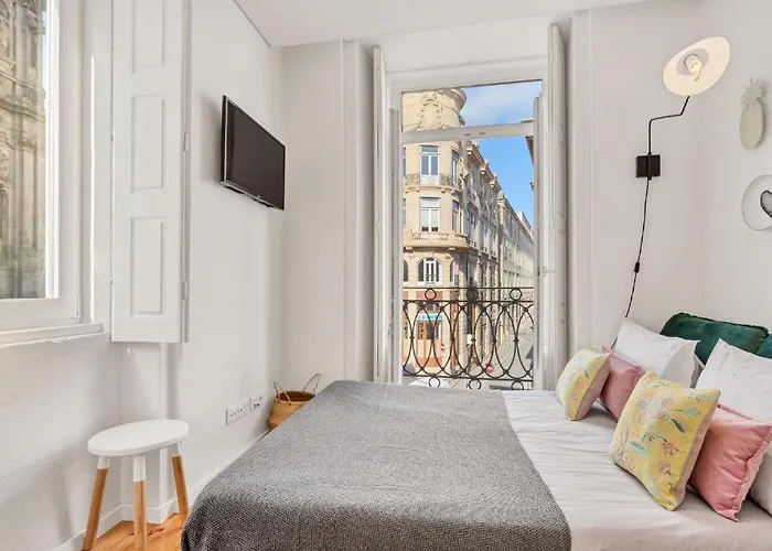 Host Wise - Lovely Shinny Flats With Balcony - Clerigos OOporto