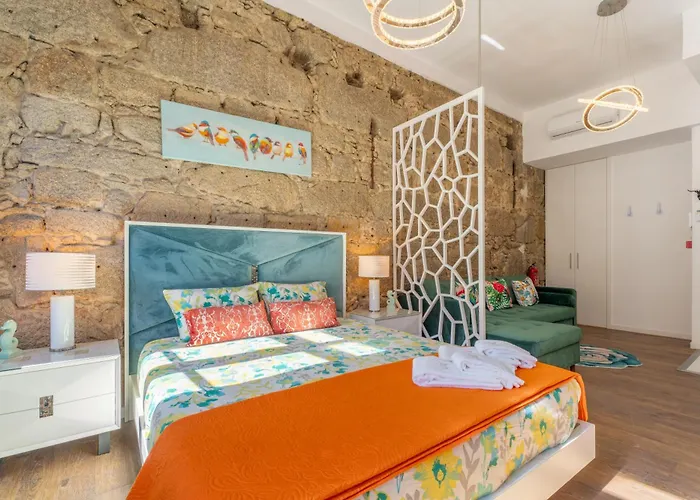 Charming Stone Wall Apt With Metro Ac In Central Oporto