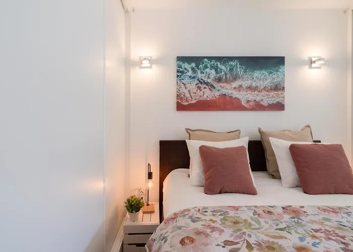 Host Wise - Charming Welcoming Flat - Centrally Located OOporto
