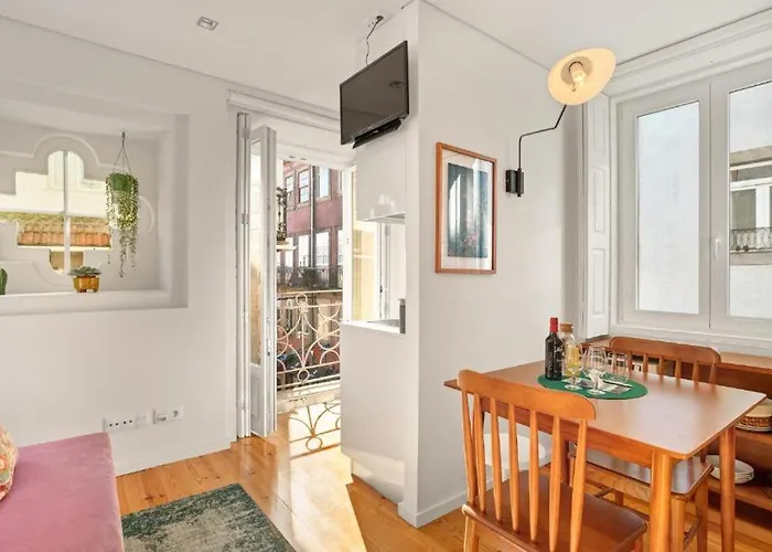 Host Wise - Lovely Shinny Flats With Balcony - Clerigos OOporto