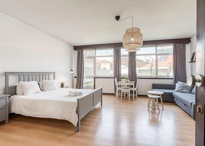 Travel&Live Aliados Apartment OOporto
