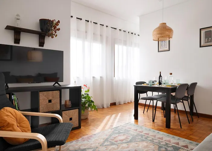 ! Luminous 2BR Top Floor ! Praça da República OOporto
