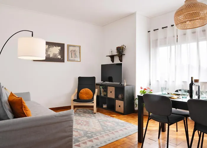 ! Luminous 2BR Top Floor ! Praça da República OOporto