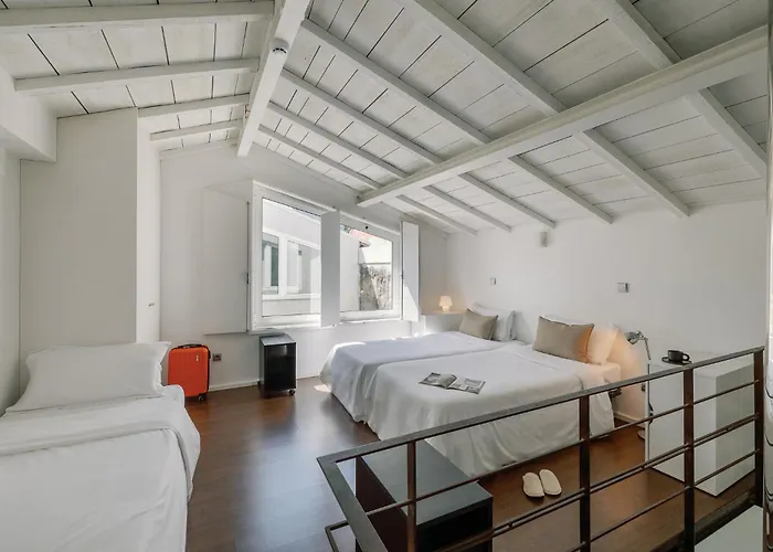 Fine Arts Studios by Olala Homes OOporto
