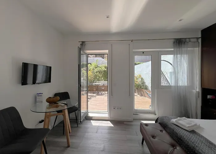 Almada Studios & Suites OOporto