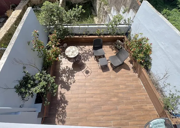 Almada Studios & Suites OOporto