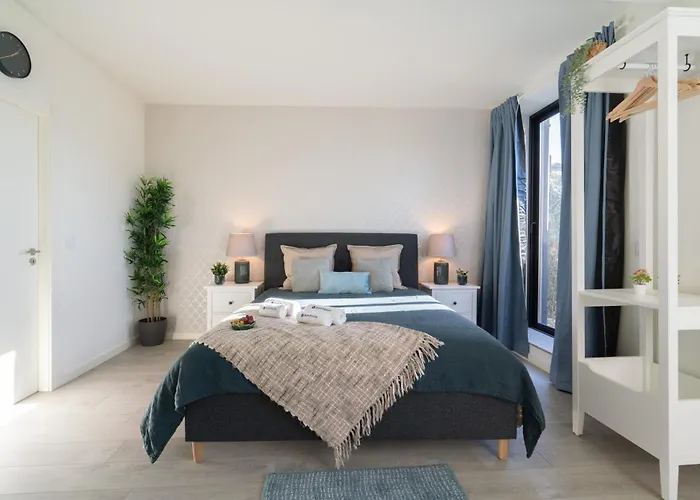 Host Wise - Central Private Flats - Terrace OOporto