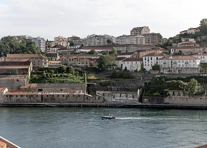 Charming Retreat With Balcony Apartment Porto