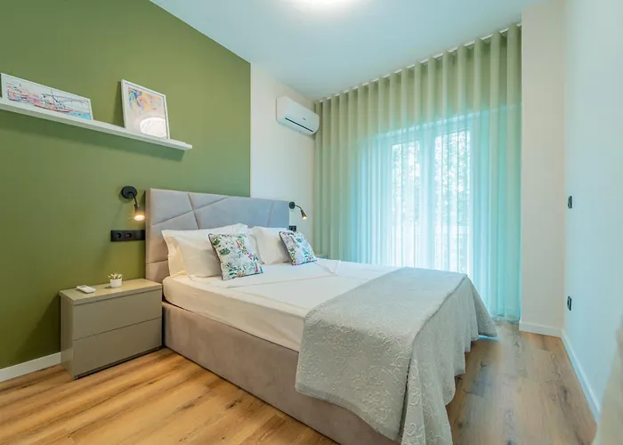 Casa Flores - 2 bedroom, Lift, AC, Car Parking - extra OOporto