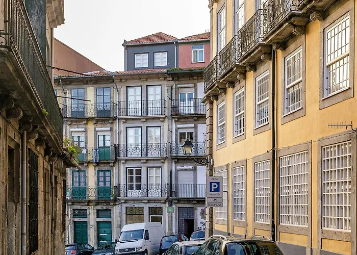 Door 65 - Historical Center Apartments OOporto