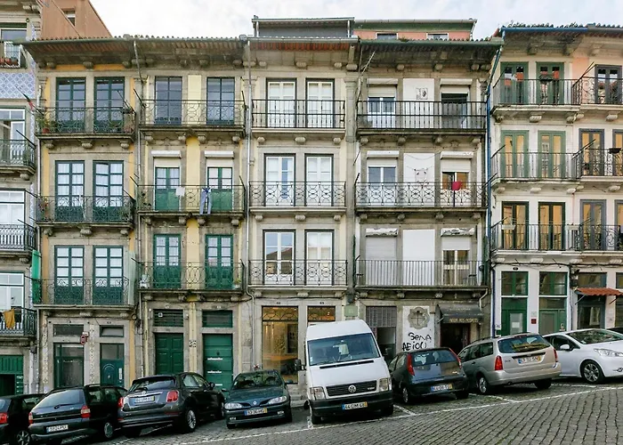 Door 65 - Historical Center Apartments OOporto