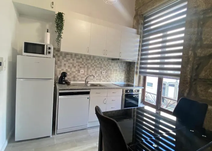Spacious Porto Duplex With 4 Bedrooms And 4 Bathrooms For 8 Guests