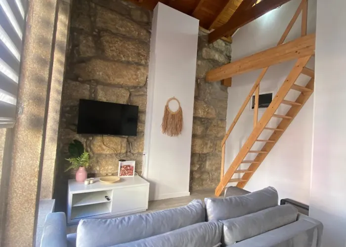 Spacious Porto Duplex With 4 Bedrooms And 4 Bathrooms For 8 Guests