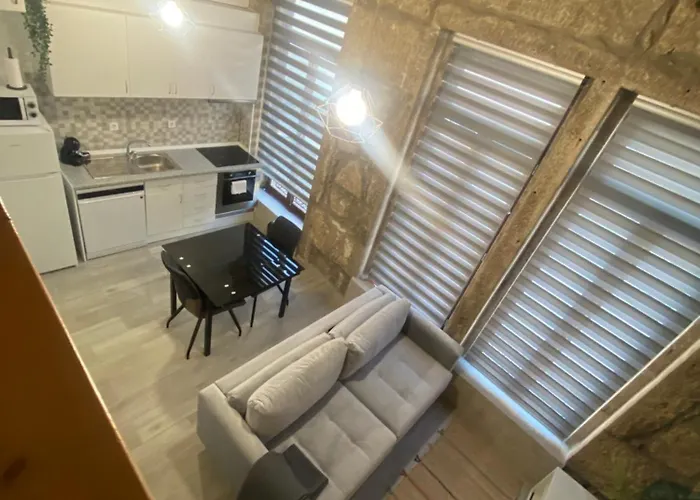 Spacious Porto Duplex With 4 Bedrooms And 4 Bathrooms For 8 Guests