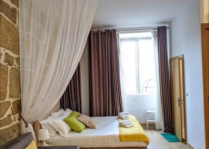 Porto-Stone Wall Apartment