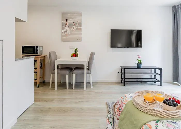 Hostwise - Modern & Bright Studio OOporto