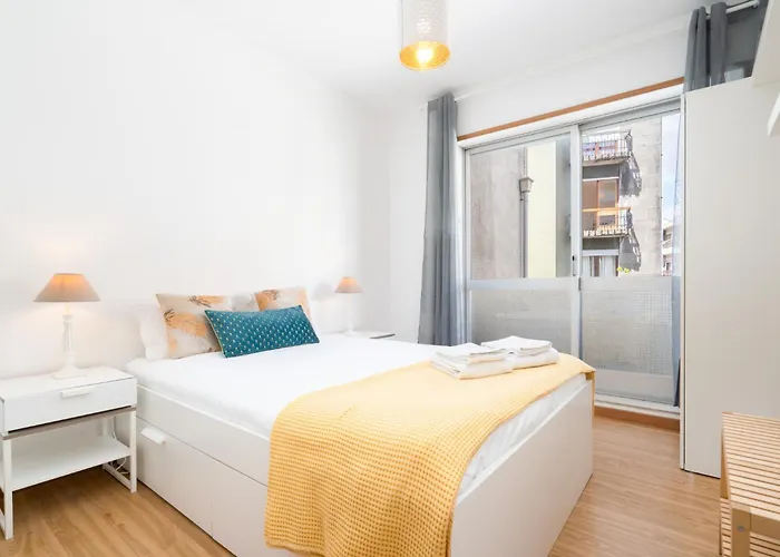 Renovated 3Br Apt Near City Hotspots With Great Value OOporto