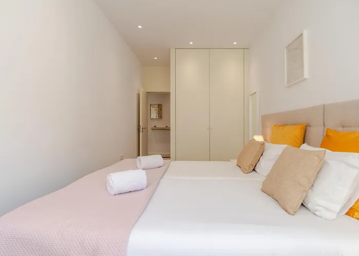 Renovated & Quiet 1-Bedroom In Santa Catarina OOporto