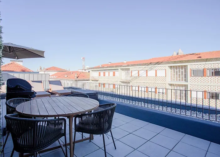 Liiiving In Porto-Modern & Glam Rooftop Apartment