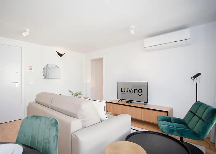 Liiiving In Porto-Modern & Glam Rooftop Apartment