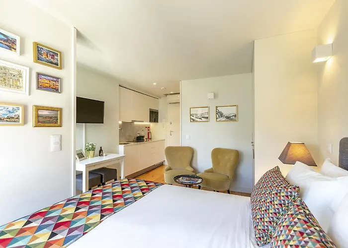 Charming City Centre Studio Near Aliados - Inside Porto Apartments "Pinheiro"