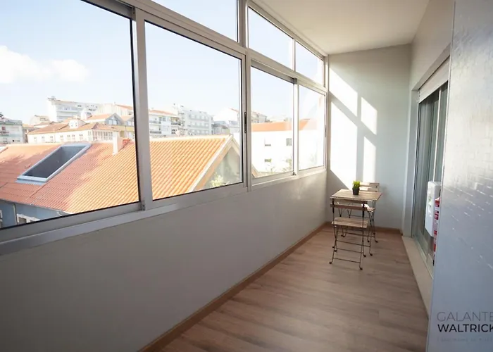 Downtown 3 Bedroom With Balcony - Quiet Street - Family Friendly - Groups OOporto