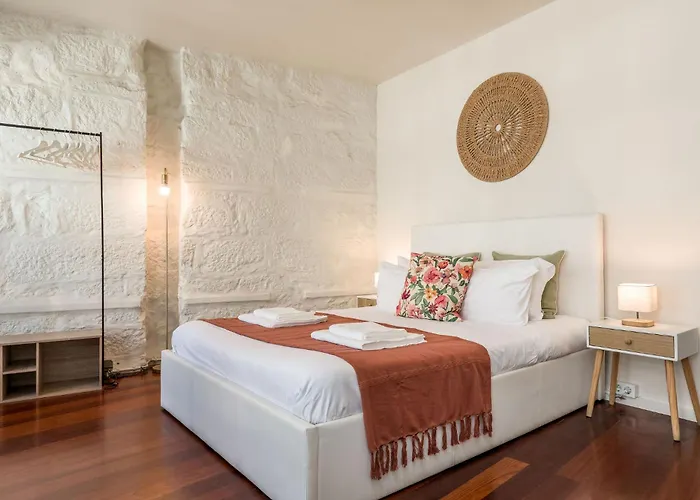 Largo Das Flores Suites By Double Ninety Stays OOporto