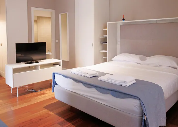 Cardosas Square Apartments By Porto City Hosts