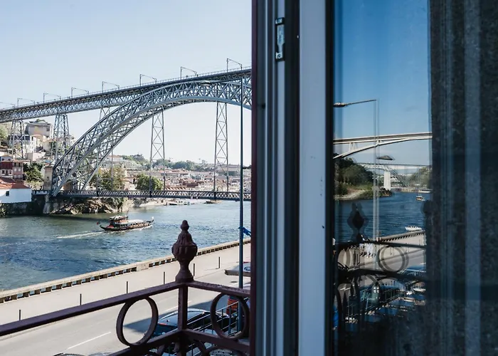 Red House By The River Porto