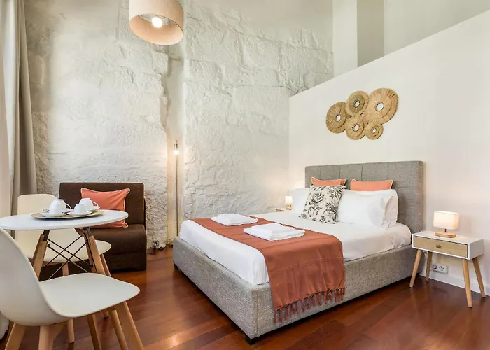 Largo Das Flores Suites By Double Ninety Stays OOporto