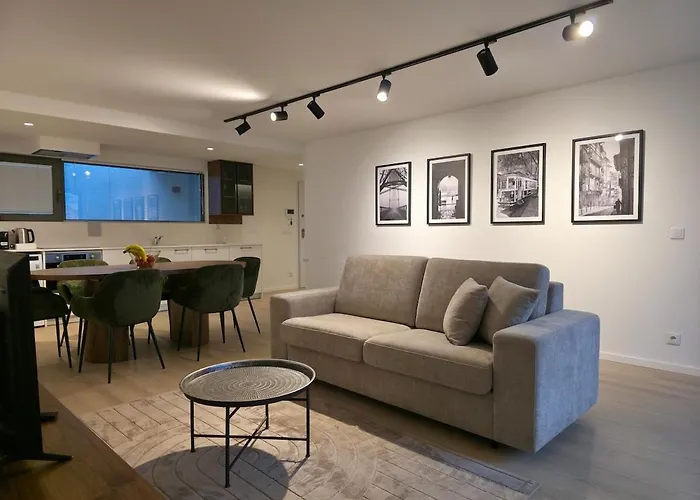 Spacious And Modern 2-Bed Apartment With Garage OOporto
