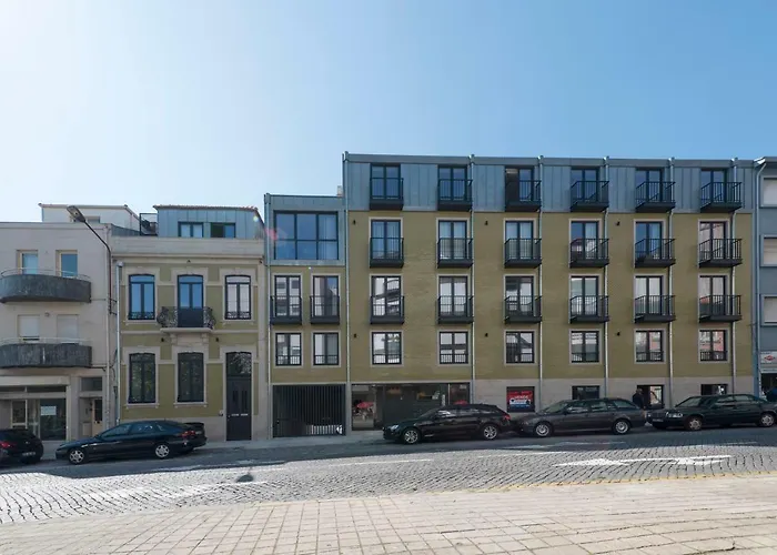 Lovelystay - Downtown Balcony Apartment With Free Parking OOporto