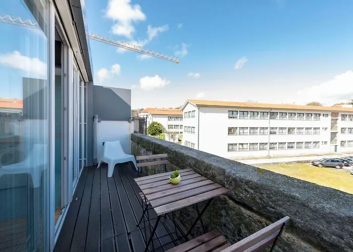Fontaínhas Stylish Apartment by DA'HOME OOporto