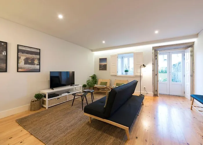 Lovelystay - Porto Peaceful Living W/ Backyard
